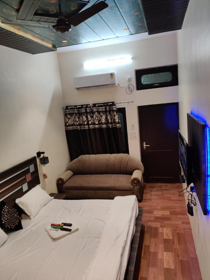 Keshav Hotel Farrukhabad Exterior photo